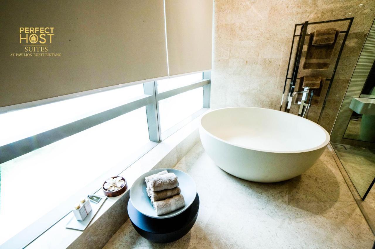 Ph Suites At Pavilion Bukit Bintang Kuala Lumpur Buitenkant foto Bathroom at the hotel