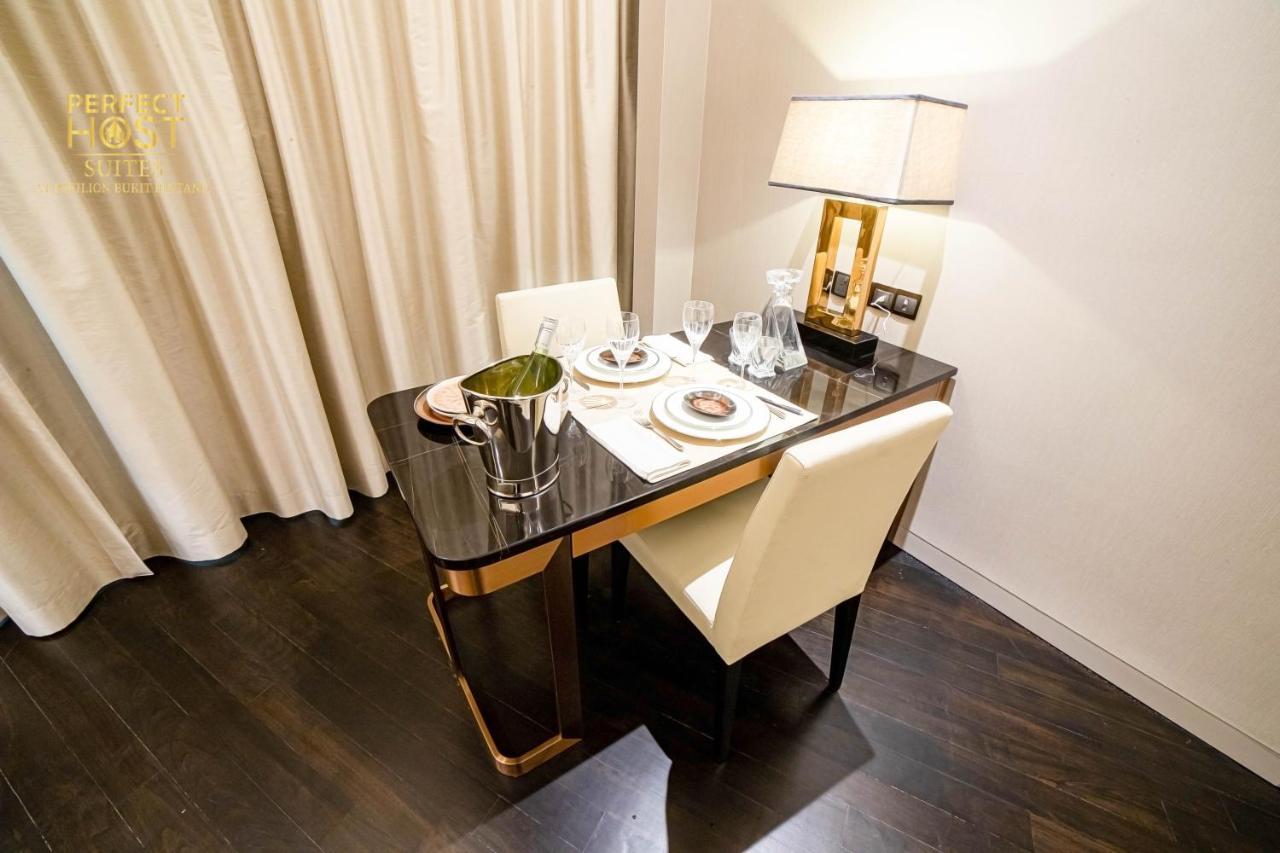 Ph Suites At Pavilion Bukit Bintang Kuala Lumpur Buitenkant foto A table in a hotel room