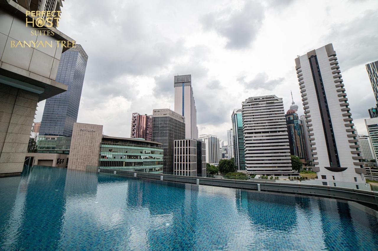 Ph Suites At Pavilion Bukit Bintang Kuala Lumpur Buitenkant foto The swimming pool at the 33rd floor of the hotel